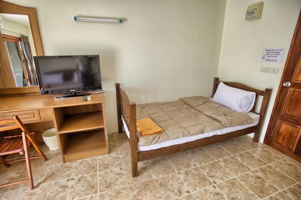 Hugs Guesthouse Ko Lanta Hostel