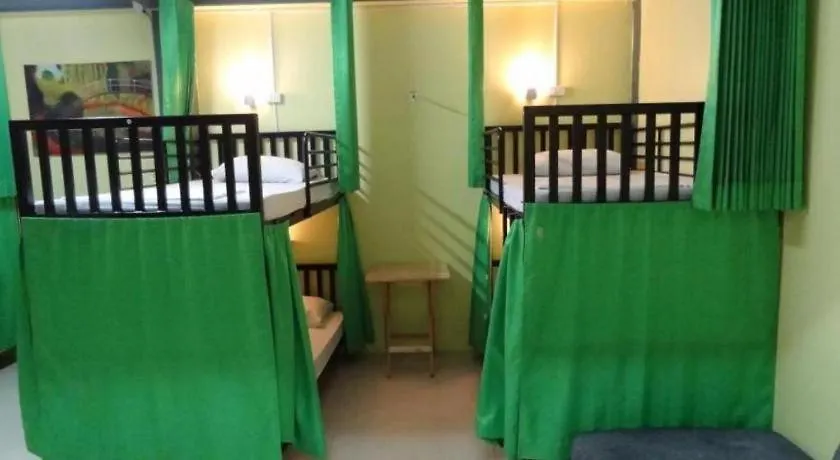 Hugs Guesthouse & Hostel Koh Lanta
