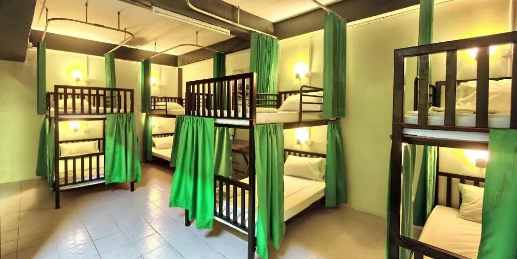 Hugs Guesthouse & Hostel Koh Lanta