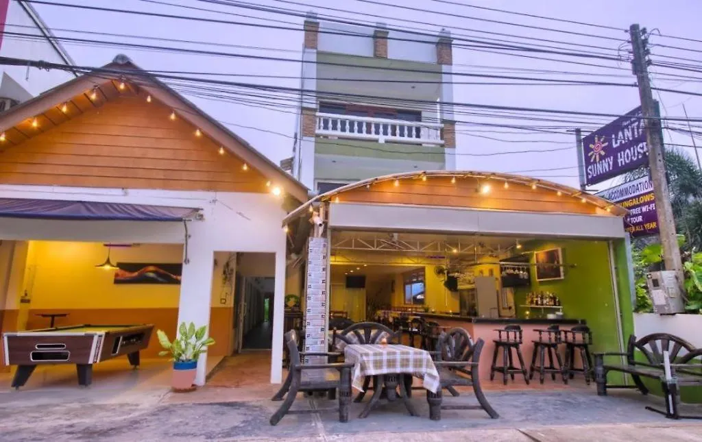 Hugs Guesthouse & Hostel Koh Lanta