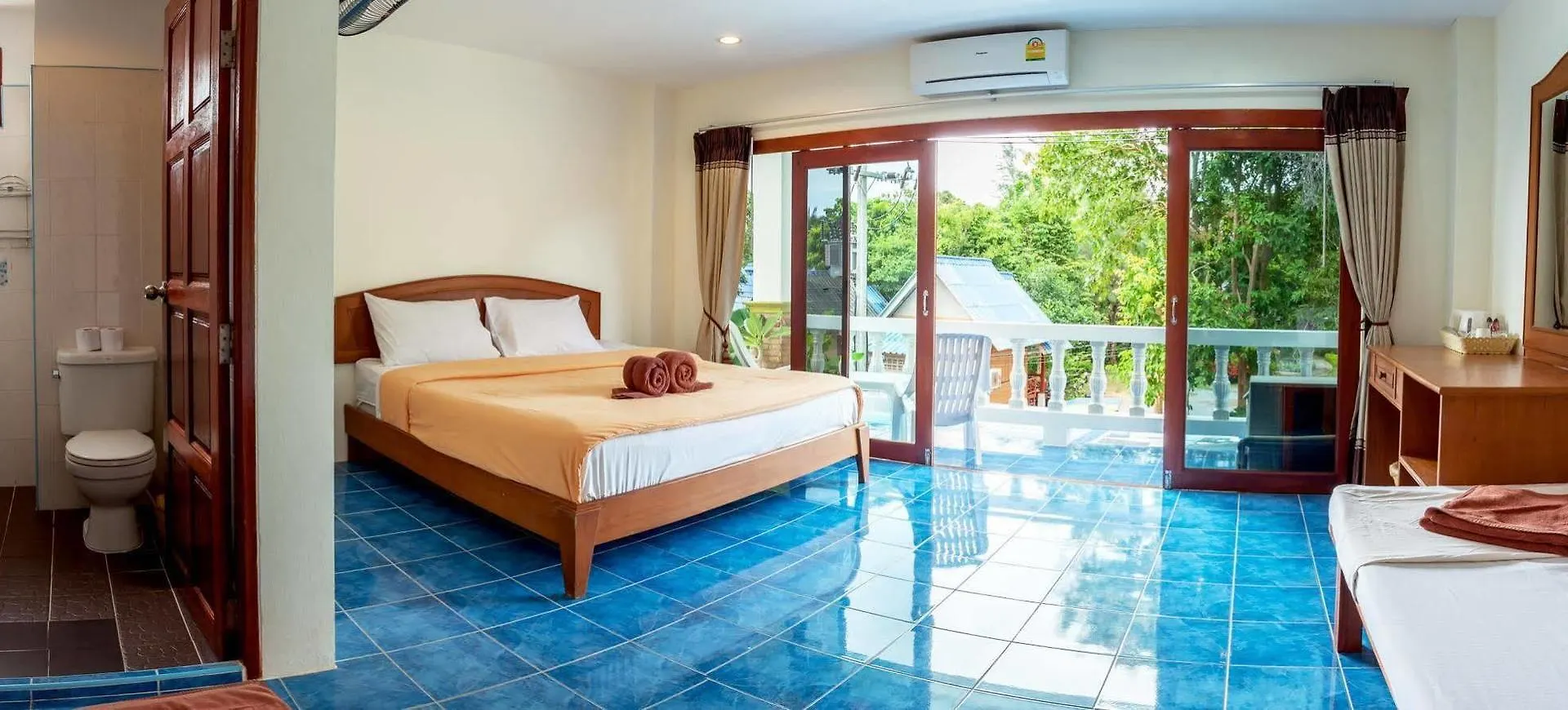 Hugs Guesthouse & Hostel Koh Lanta